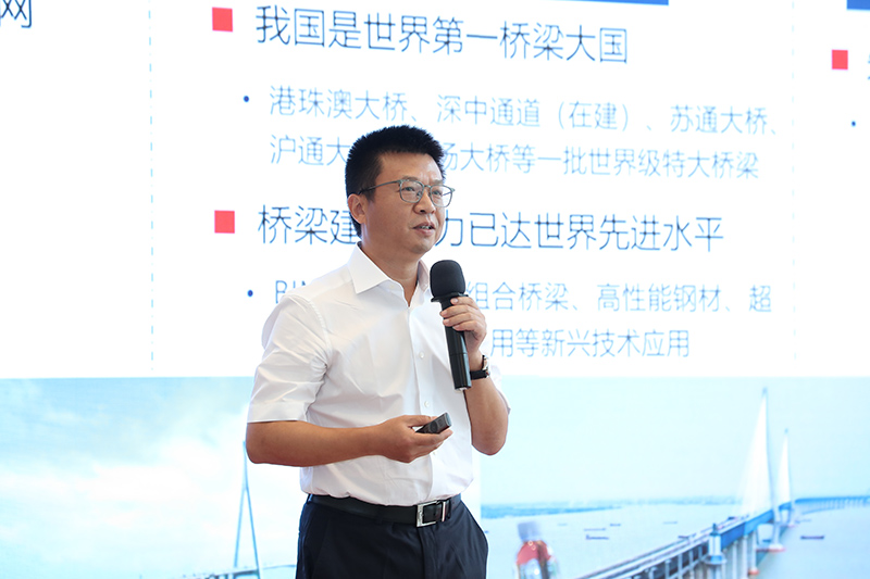 1722409414172799bbkb.jpg 集團副總裁凌晨作主題發言.jpg